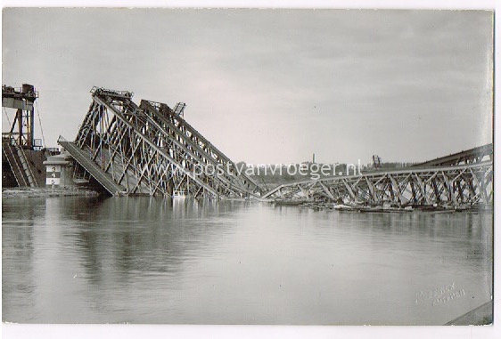 oude foto's Zutphen: ingestorte brug 10 Mei 1940 (uitg. Reesinck Zutphen)
