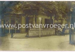 oude foto's van Baarn: fotokaart rijwielhandel F.Hoonhoud aan de Teding van Berkhoutstraat  (190026)