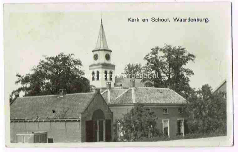 oude ansichtkaarten Waardenburg: fotokaart Kerk en School, verzonden in 1934 (190210)