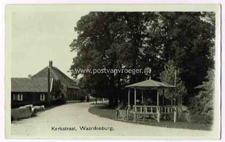 oude ansichtkaarten van Waardenburg: fotokaart Kerkstraat, verzonden in 1934 (190237)
