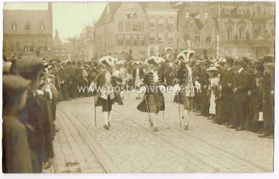 oude foto's Groningen: optocht bij Hoofdwacht 1909 (170176)