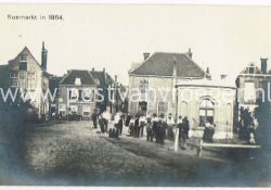 ansichtkaarten Schiedam: fotokaart Koemarkt in 1864 (170276)
