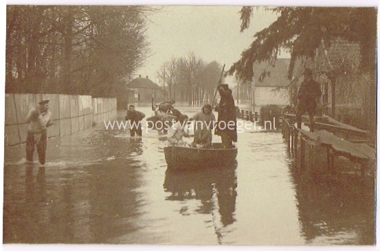 oude ansichtkaart Druten: fotokaart 'De Zandstraat vlak bij het dorp bij Weve' 170313