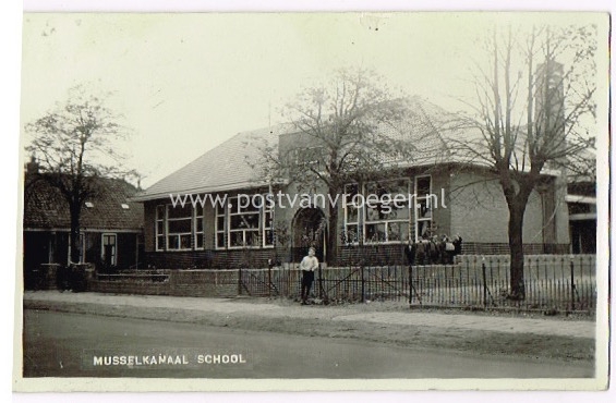 oude ansichtkaarten Musselkanaal: fotokaart school, gelopen in 1932 (170575)