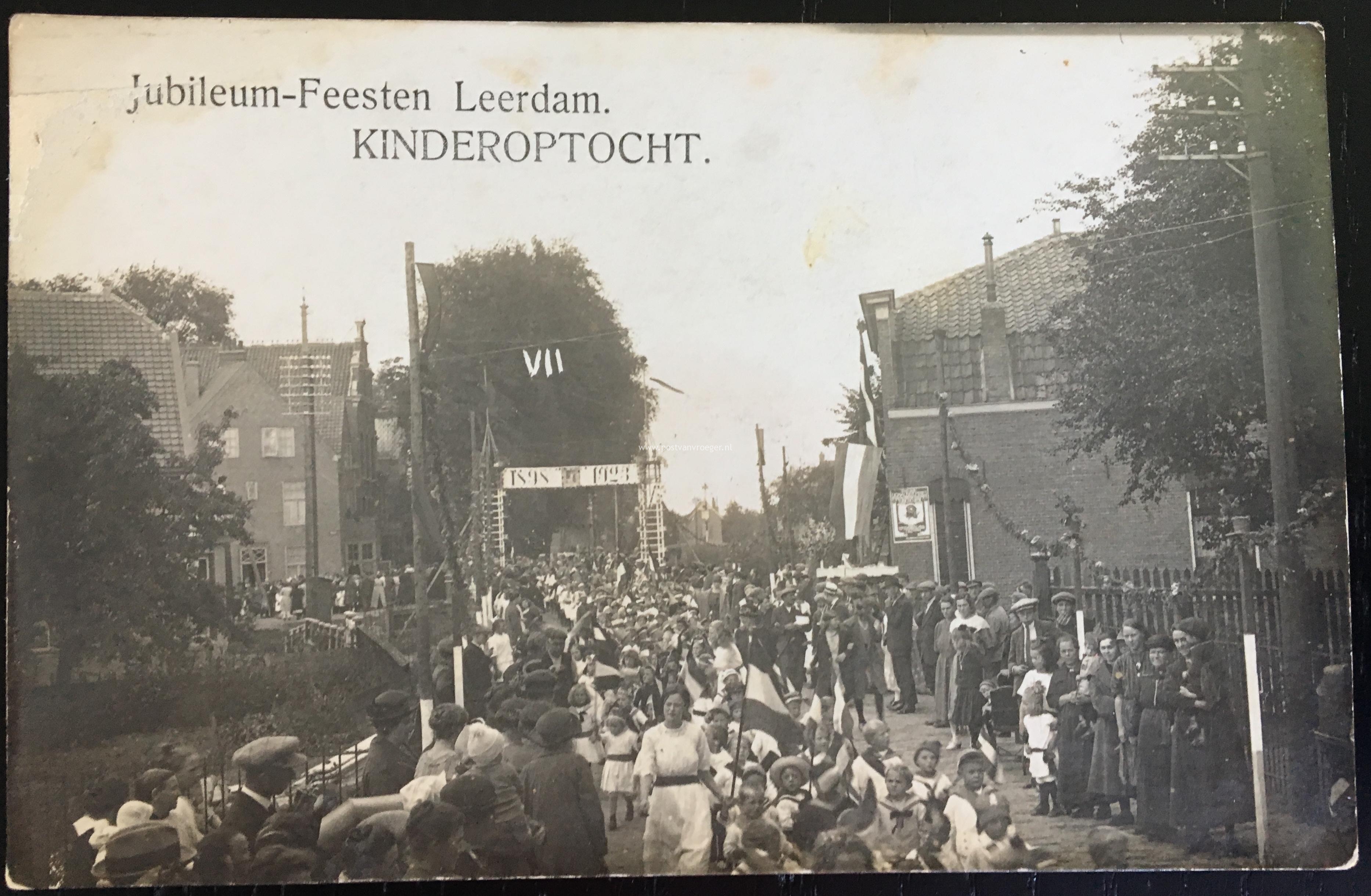 oude ansichtkaart kinderoptocht Leerdam
