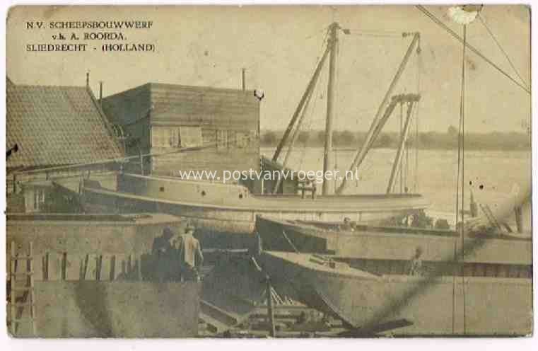 oude ansichtkaarten Sliedrecht: fotokaart scheepswerf Roorda, verzonden in 1925 (190244)