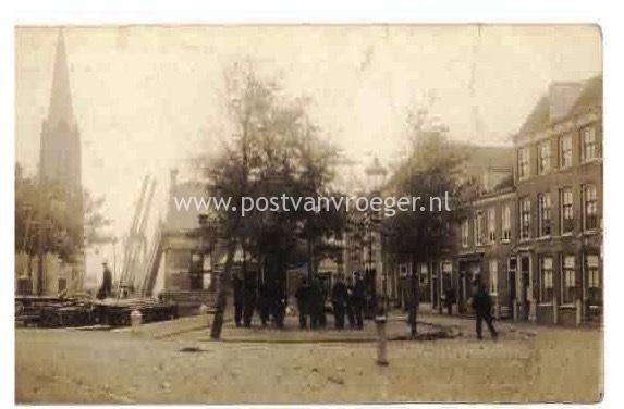 oude ansichtkaarten van Leidschendam : fotokaart Sluisplein, verzonden in 1910 (200032)