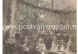 Dinxperlo in oude ansichten:  fotokaart onafhankelijkheidsfeest in Hogestraat 1913