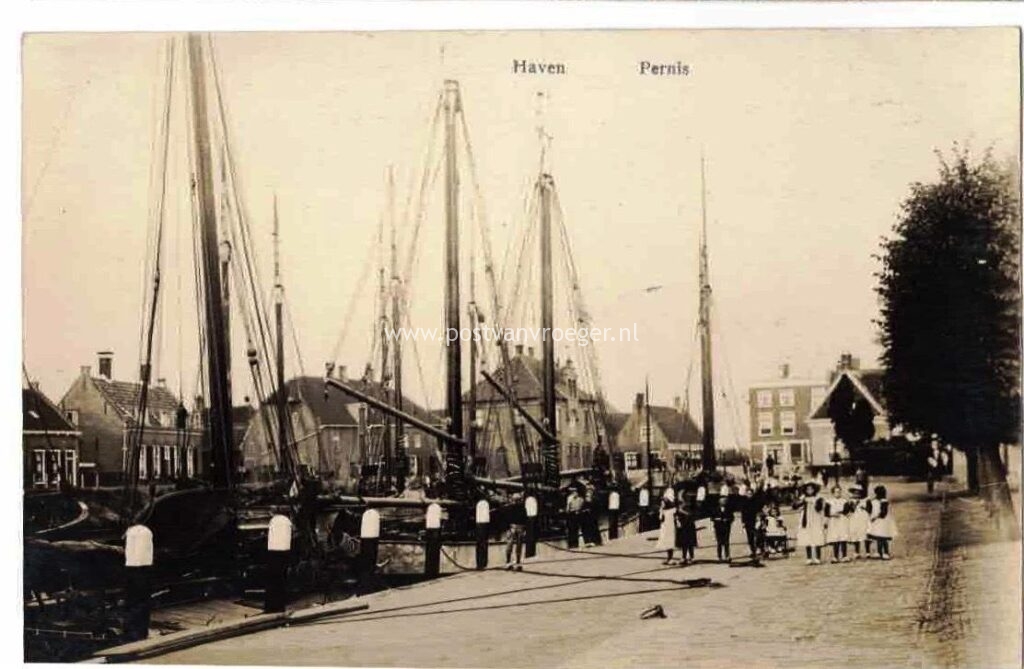 oude ansichtkaarten van Pernis: fotokaart haven, niet verzonden (210147)