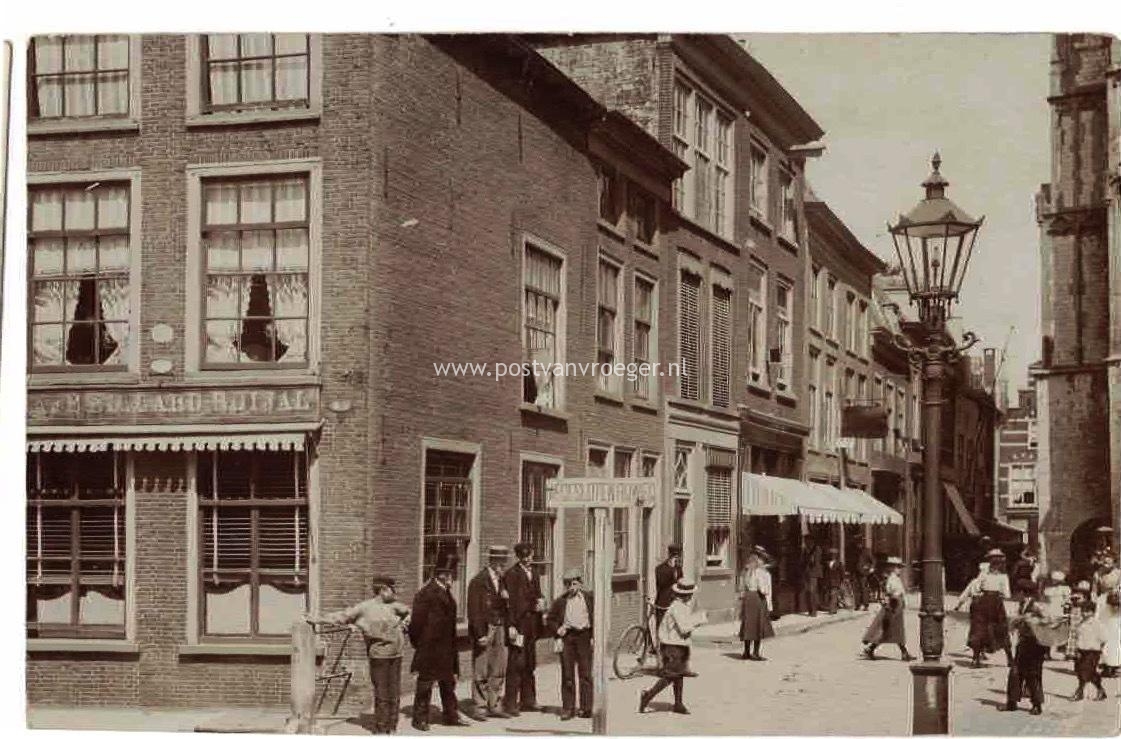 oude ansichtkaarten van Delft:  fotokaart Oude Kerkstraat rond 1900, niet verzonden  (210160)
