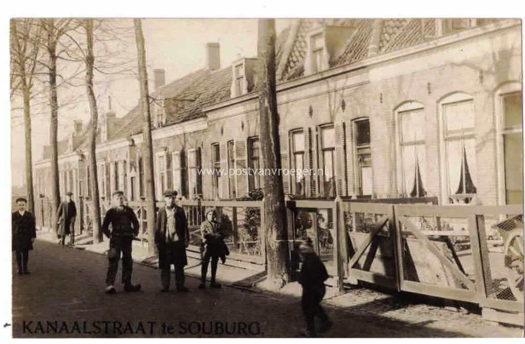 oude ansichtkaarten Souburg: fotokaart Kanaalstraat, verzonden in 1912 (210172)