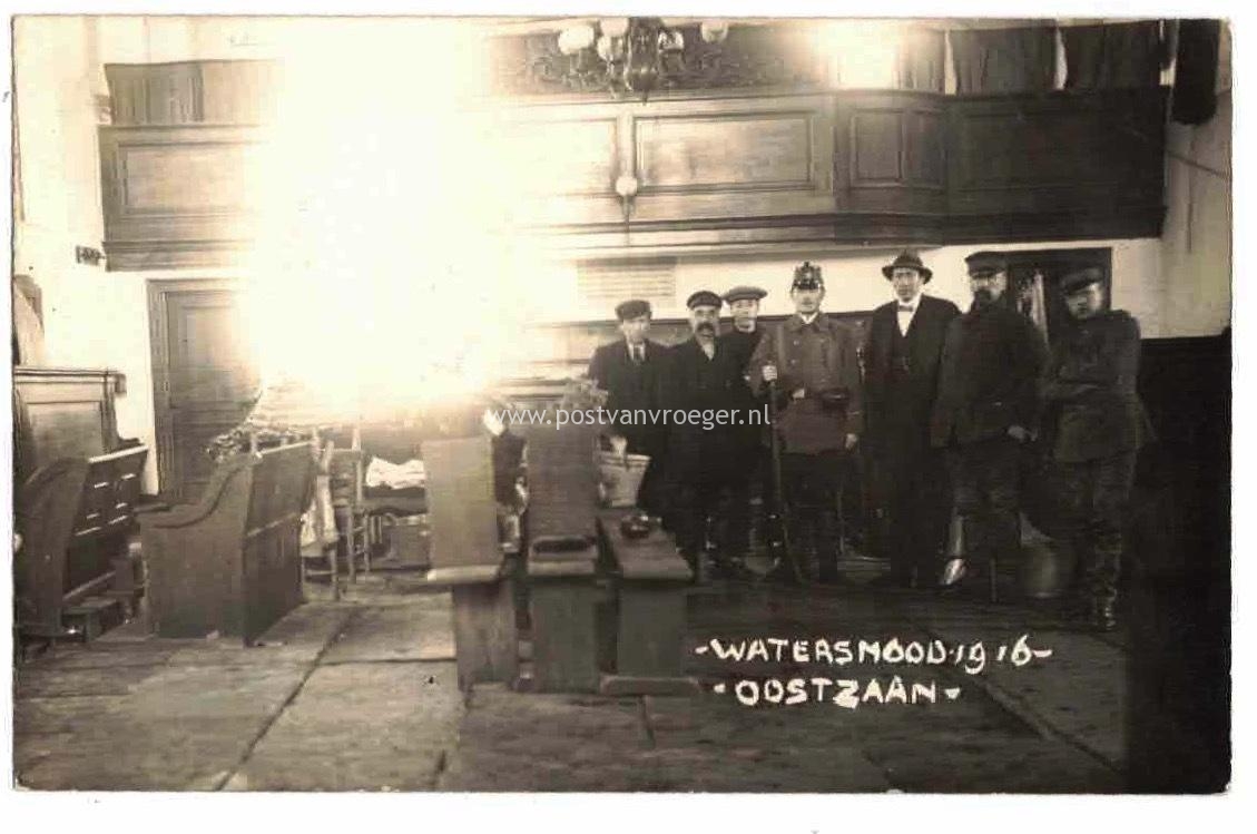 oude foto's watersnood 1916: fotokaart opvang in kerk Oostzaan (210229)