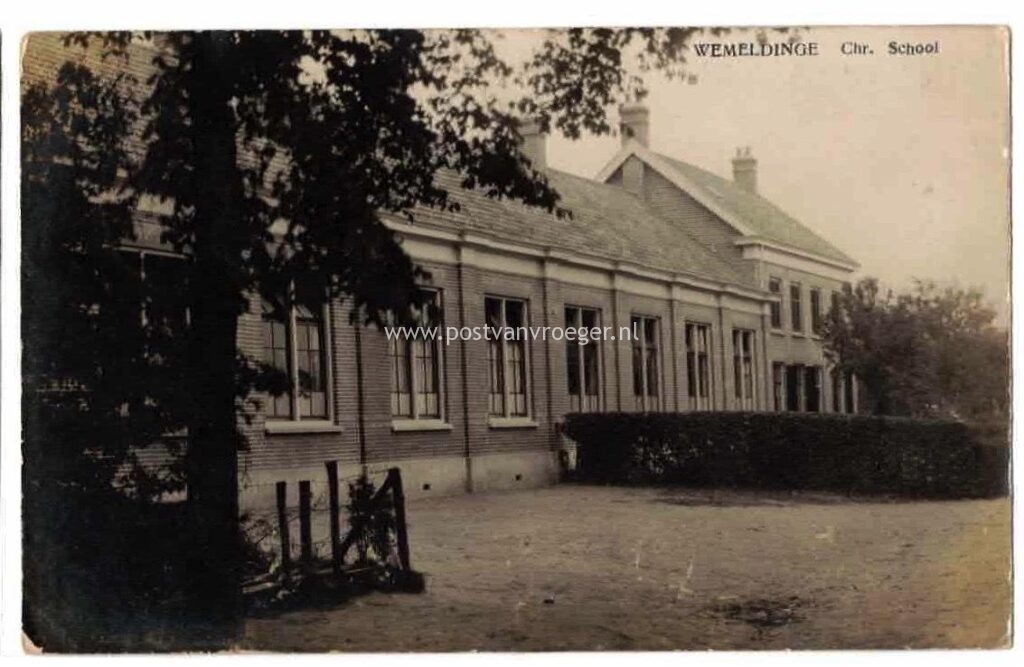oude ansichtkaarten van Wemeldinge : fotokaart Christelijke School (220058)