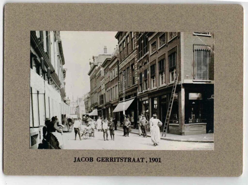 oude foto's Delft: foto op karton Jacob gerritstraat 1901 (220087)