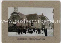 oude foto's Delft: foto op karton Schoolstraat armenkerk 1901 (220088)