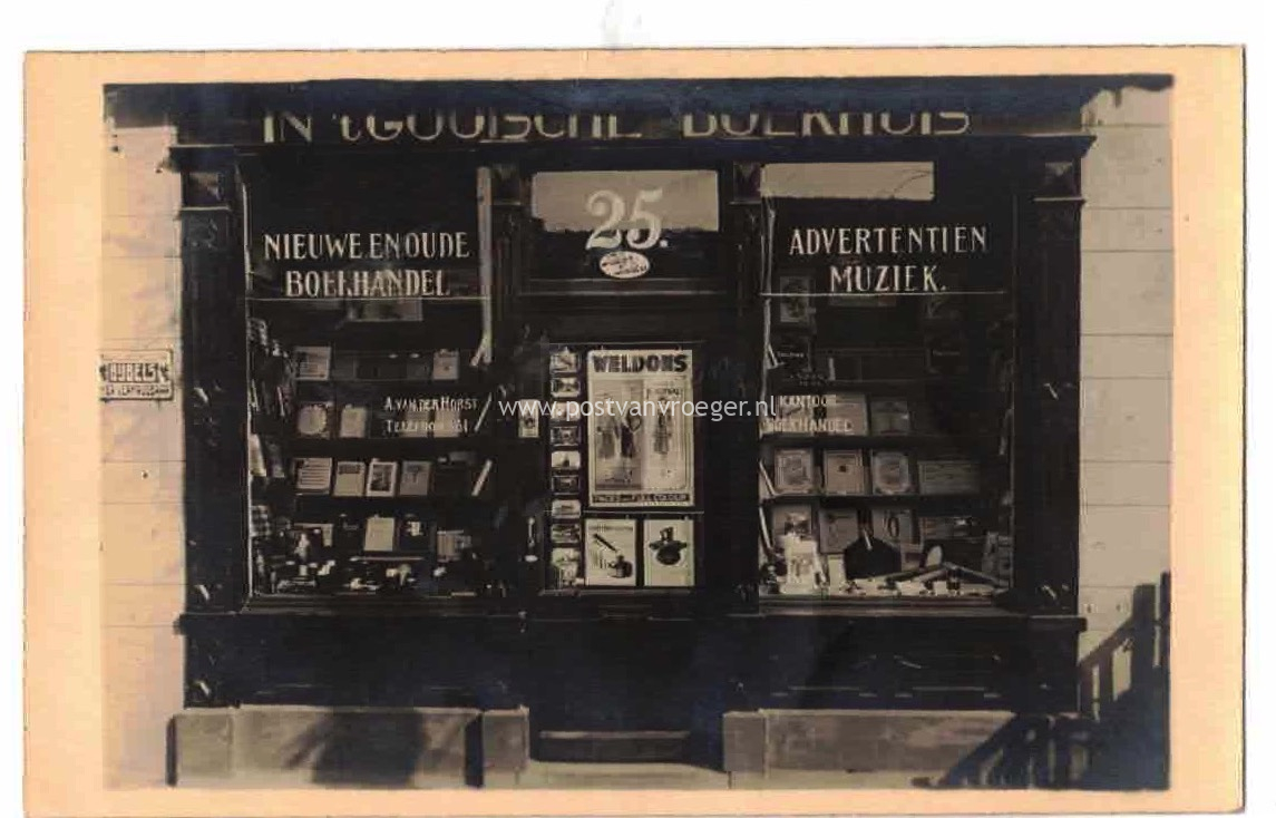 oude ansichtkaarten Hilversum: nieuwe en oude boekhandel "in 't Gooische Boekhuis" (220096)